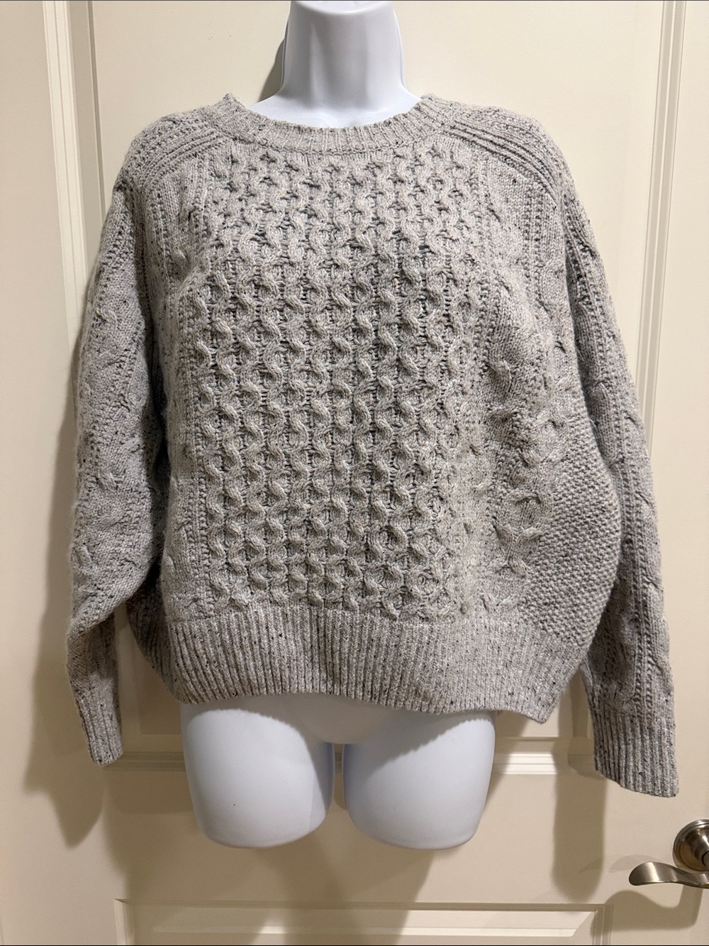 Universal Thread Heather Gray Cable Knit Crewneck Sweater